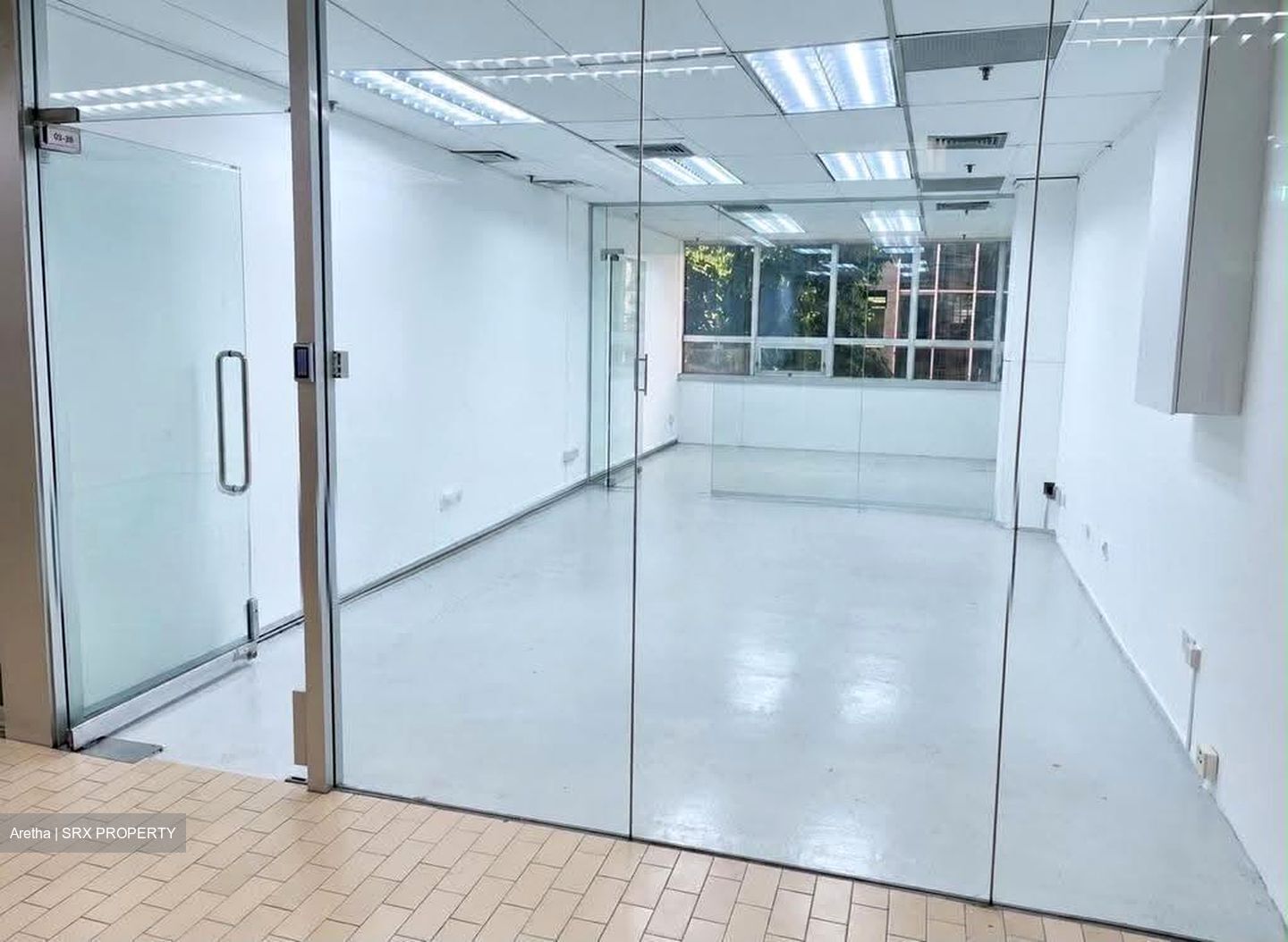 North Bridge Centre (D7), Office #627362111
